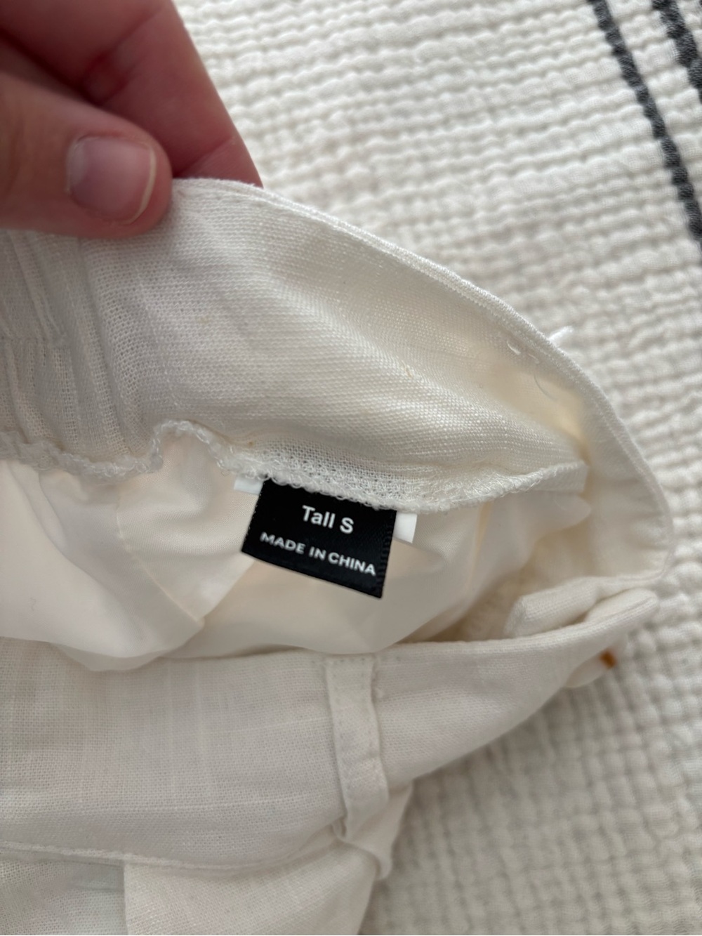 Classic white High-Rise Linen-Blend Pleated Shorts - Picture 5 of 5